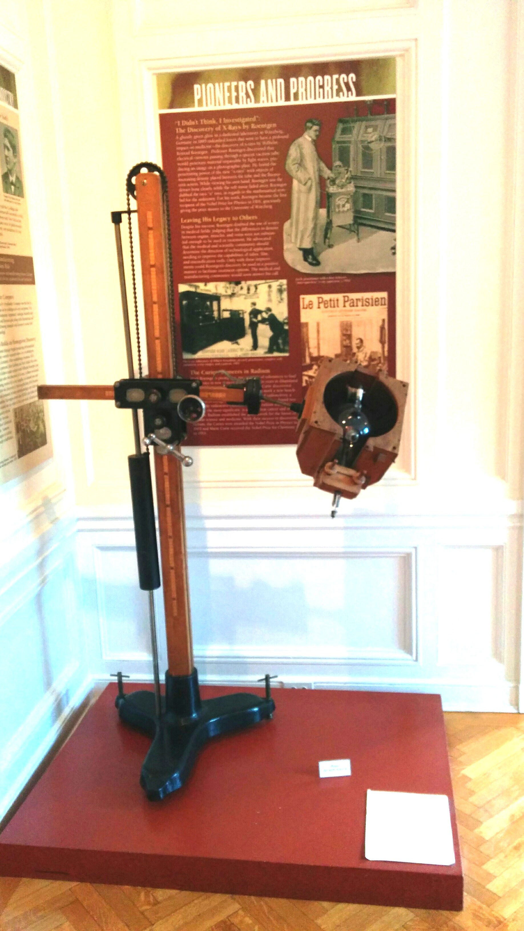 Lambert X-Ray Tube Stand, IMSS, Chicago - 01.jpg